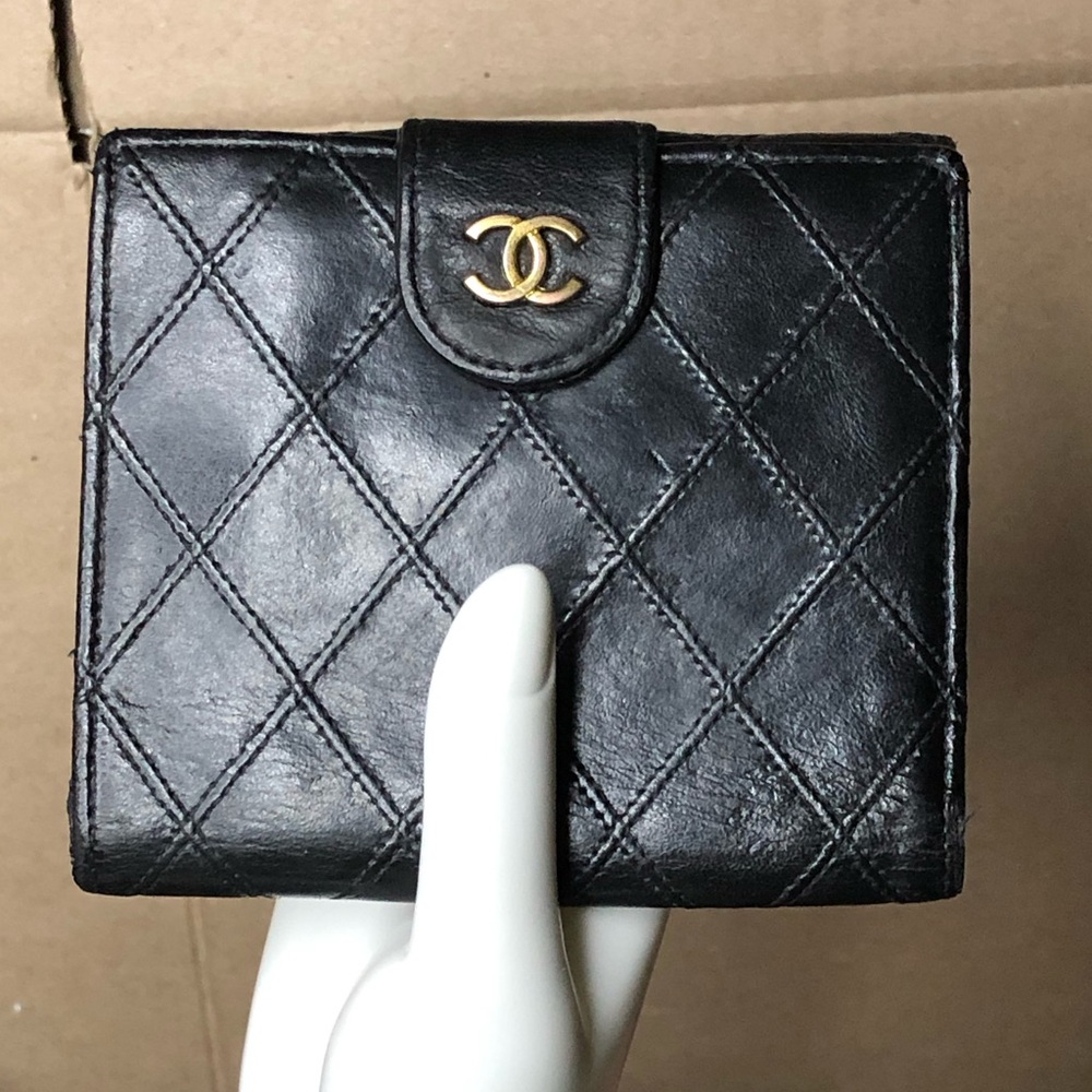 CHANEL Black Diamond Quilted Bifold Lambskin Wallet with Snap Coin Purse Vintage